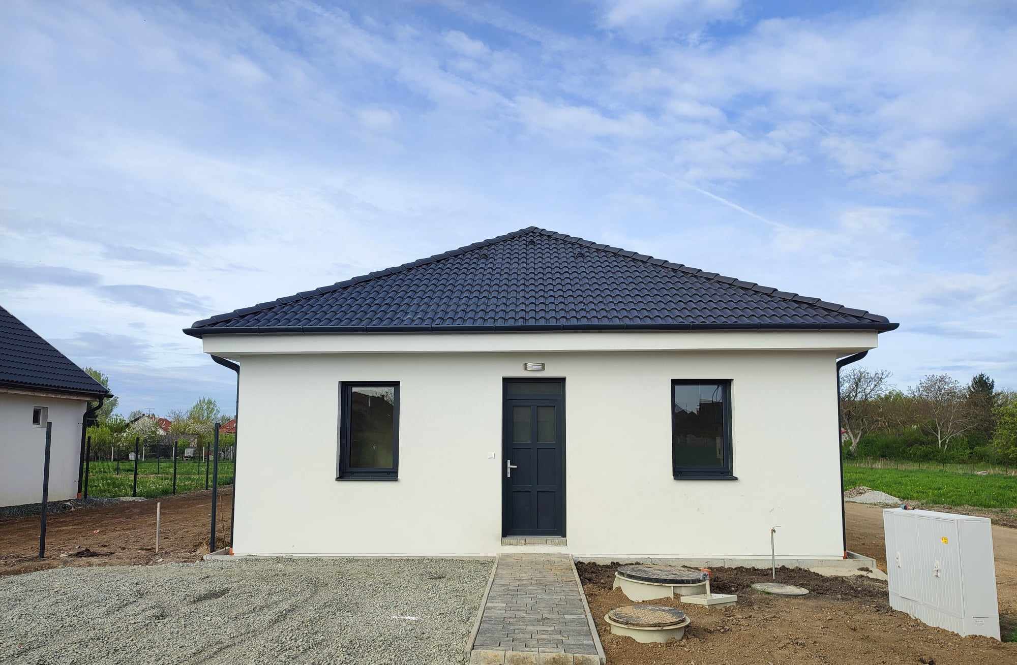 Modern, energiatakarékos családi ház (Agyagosszergény)